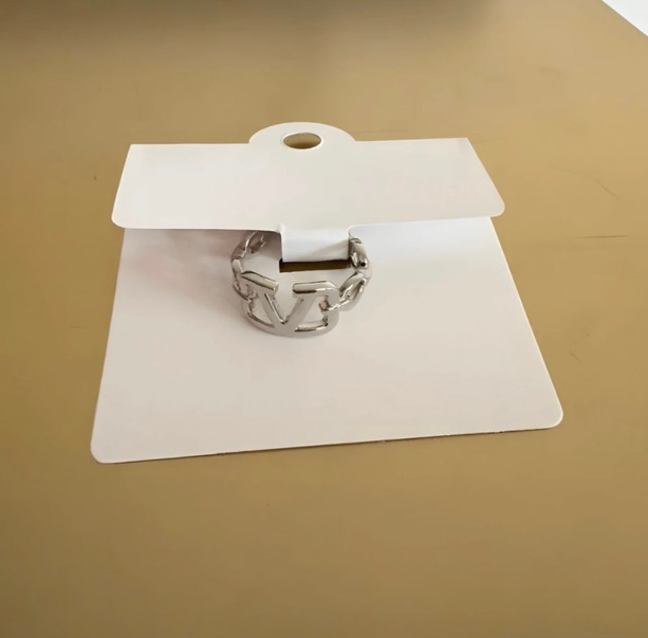 V ring